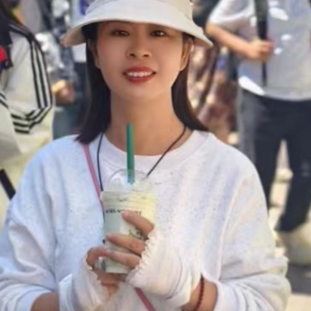 金闪闪的玲