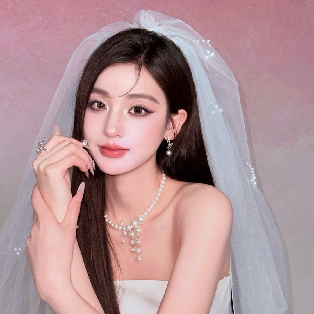 商南化妆师·莫莉