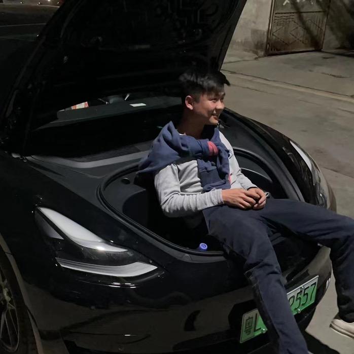 一位分享露营跳水的博主