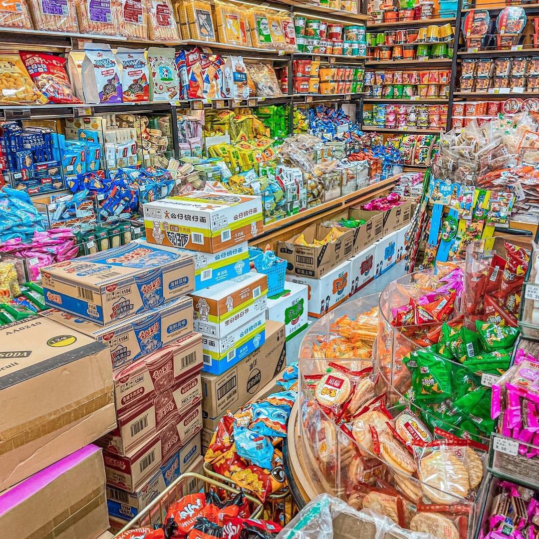 临期食品零食仓