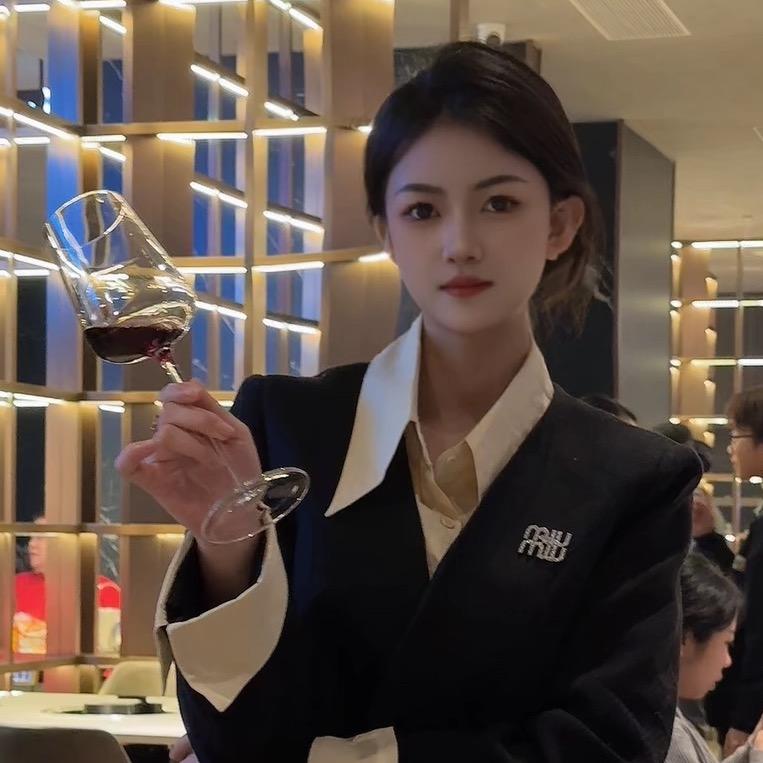妮妮酱紫服饰