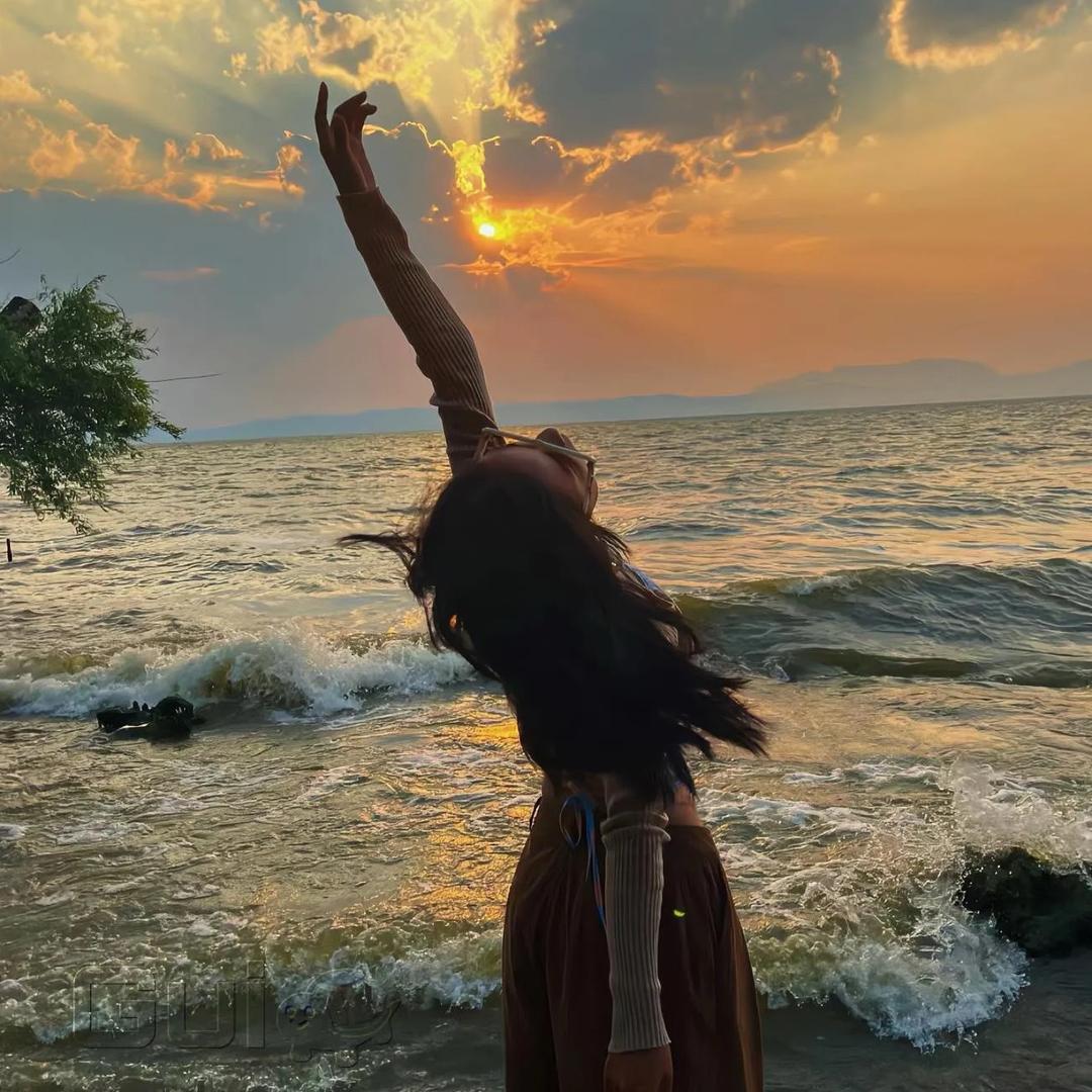 美女也会ᵉᵐᵒ