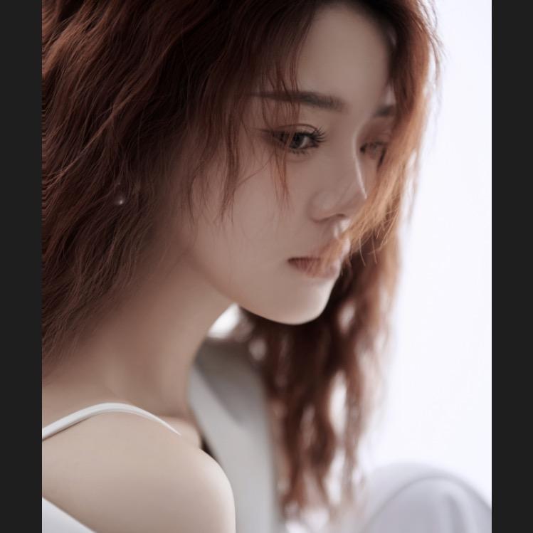 @杭婷 XU ING穿搭 （发财版）
