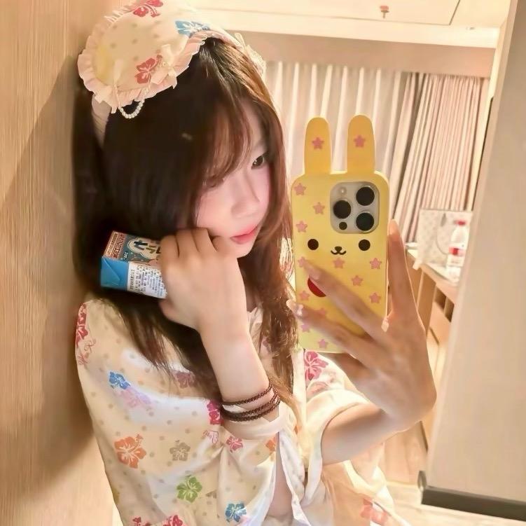 ^余余^头像