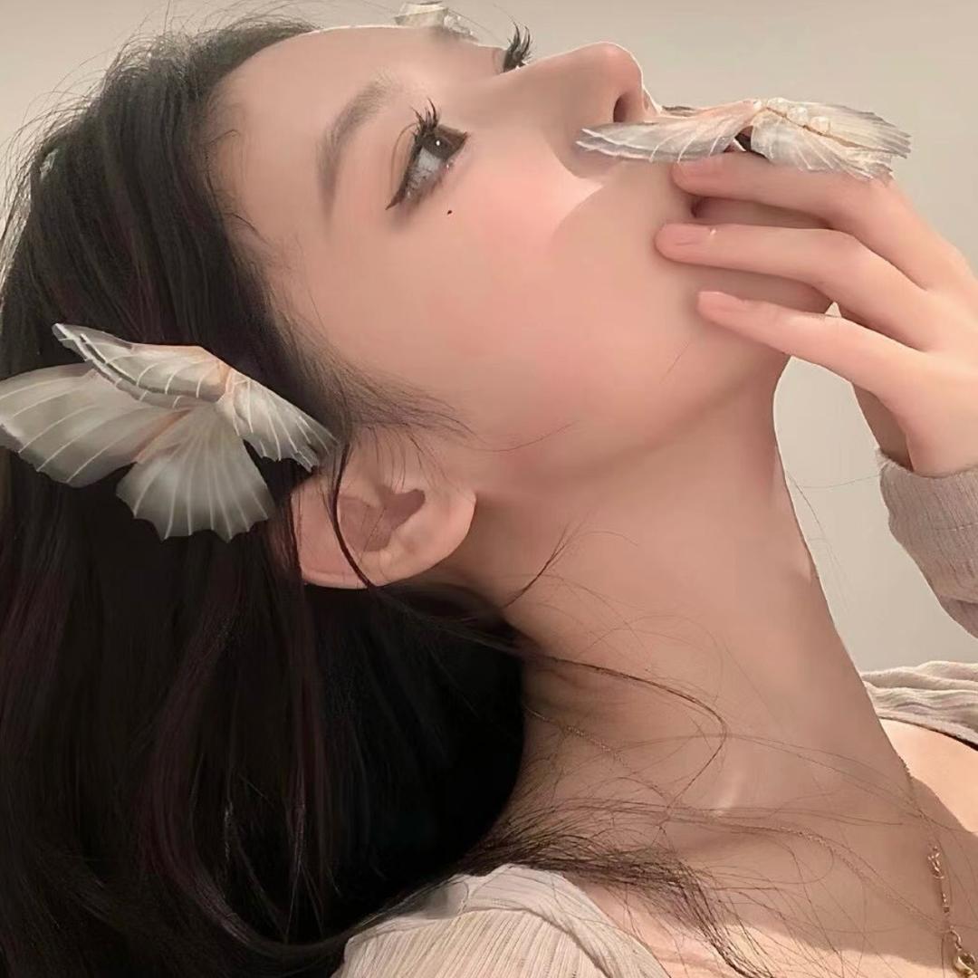 腼腆小美
