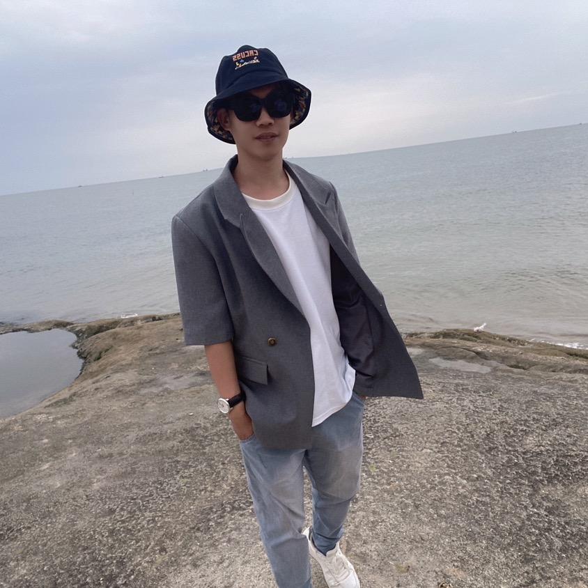 喜欢奔驰但买不起的小哥哥