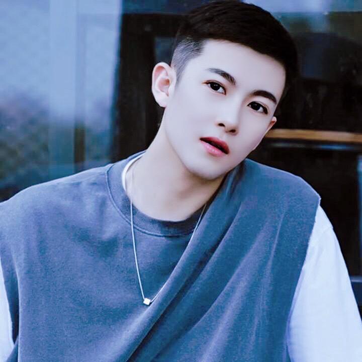 布衣天子