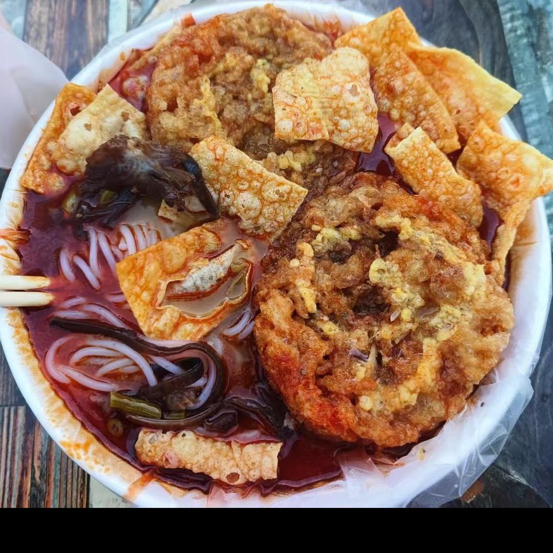 东府夜市火鸡面卷凉皮，螺蛳粉
