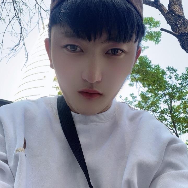 哥在忙~在努力♤