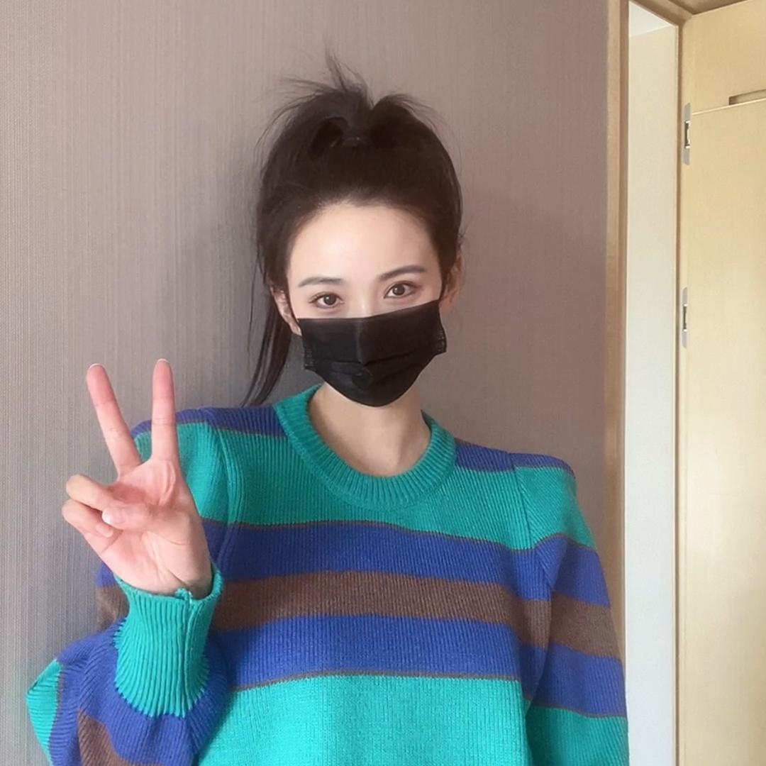 若琳.