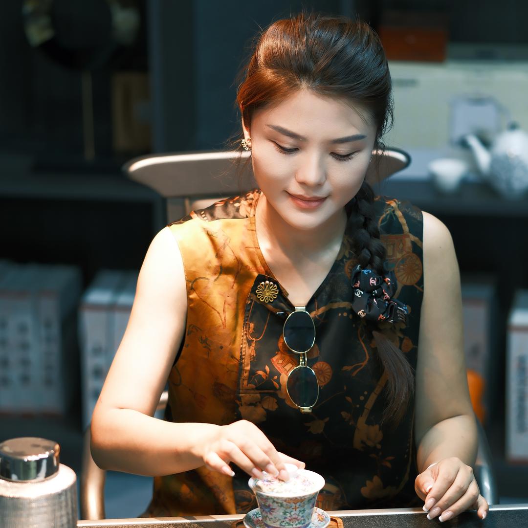 飒姐爱喝茶