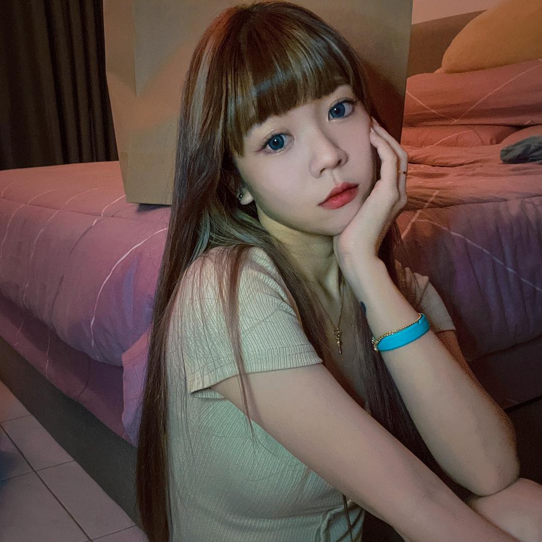 ℰ𝓋ℴ𝓃红发小姐