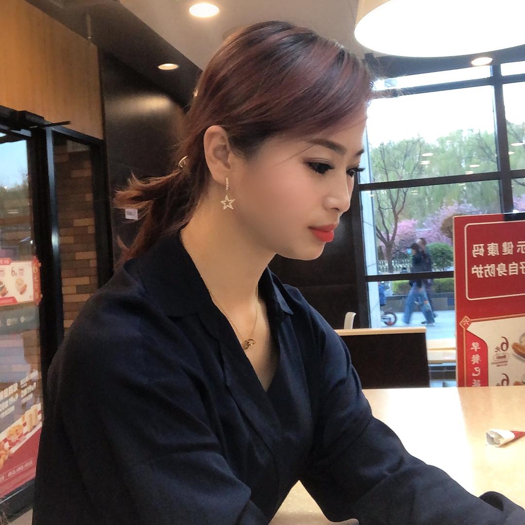 袁琳  茅台镇酱香酒窖（新华东街店）