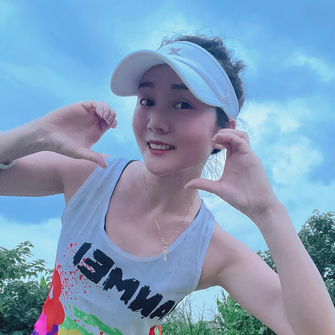 丽丽在跑