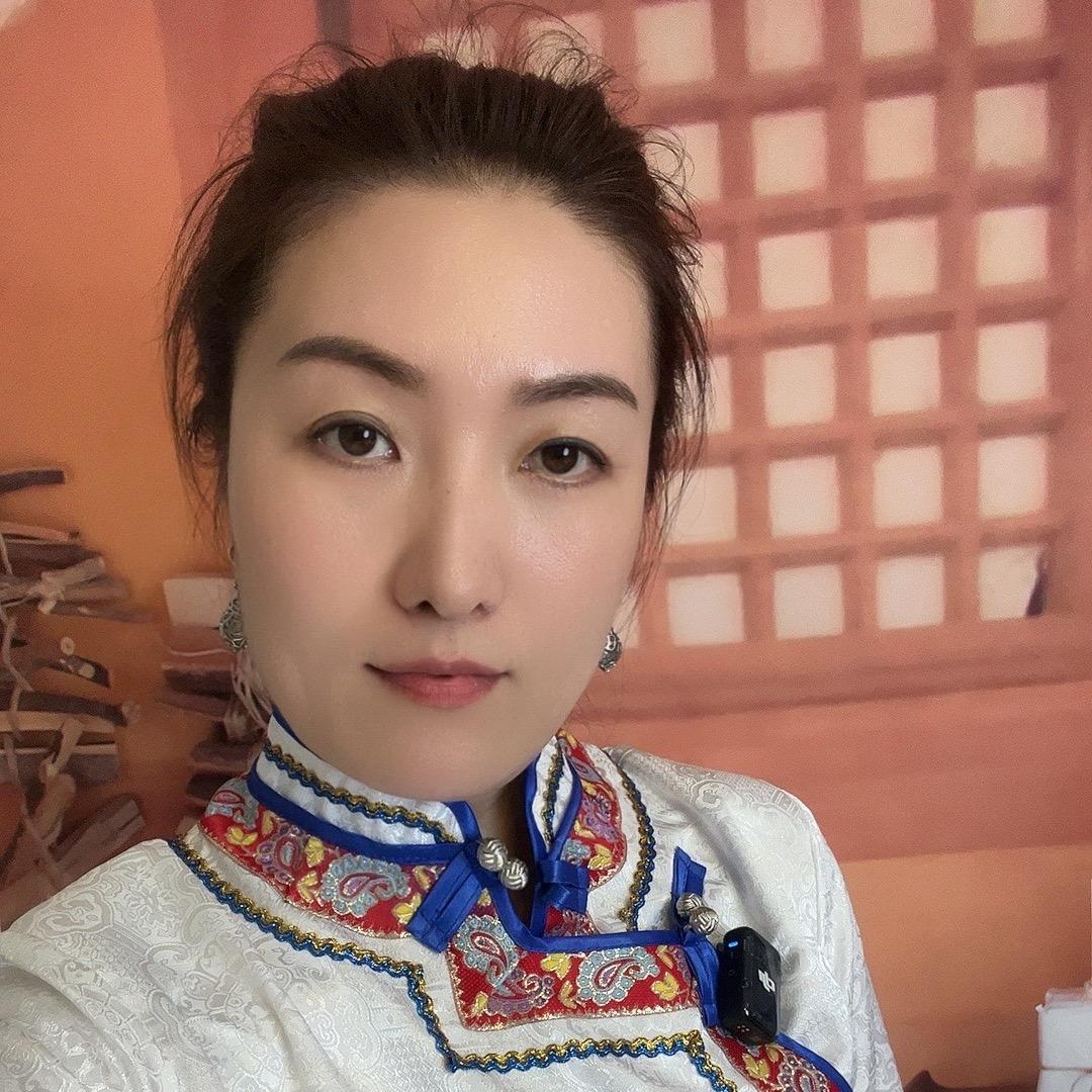 蒙医传承乌日娜