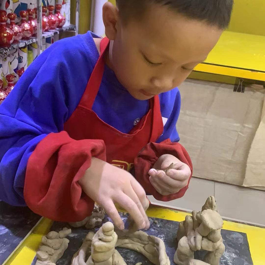 黄贺春