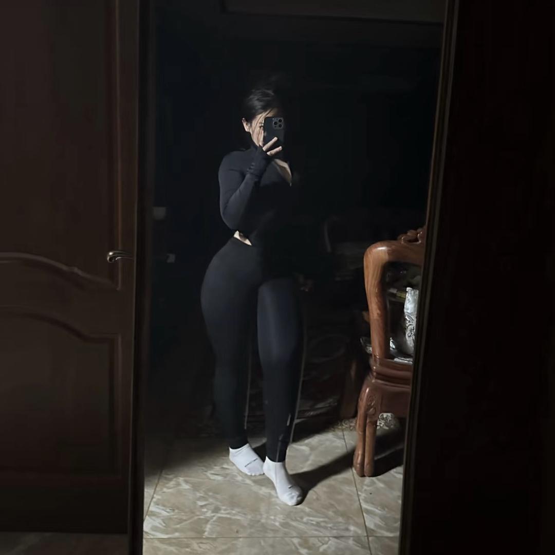 爱健身的小姐姐