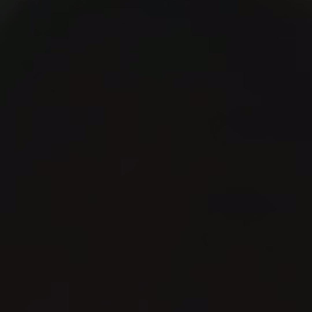 ，