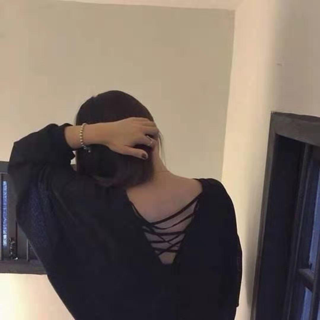 艳.