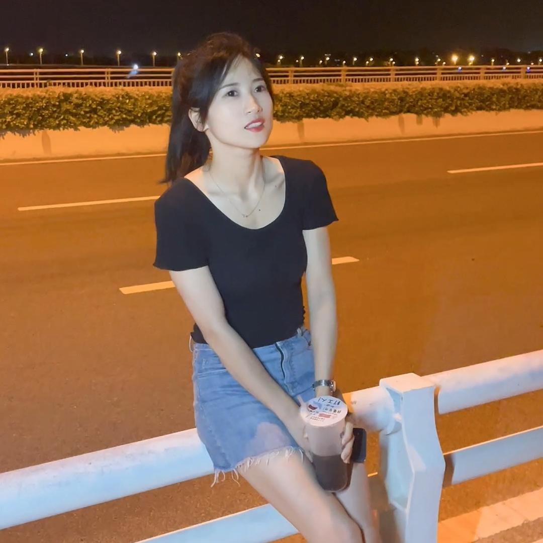 卖鸡腿的琳妹妹