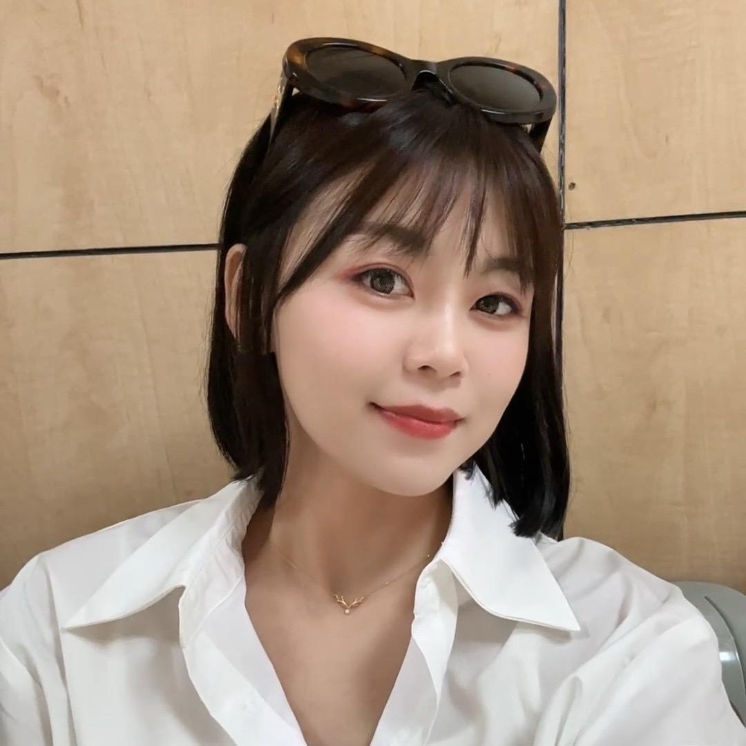 妮妮（吃爪爪）