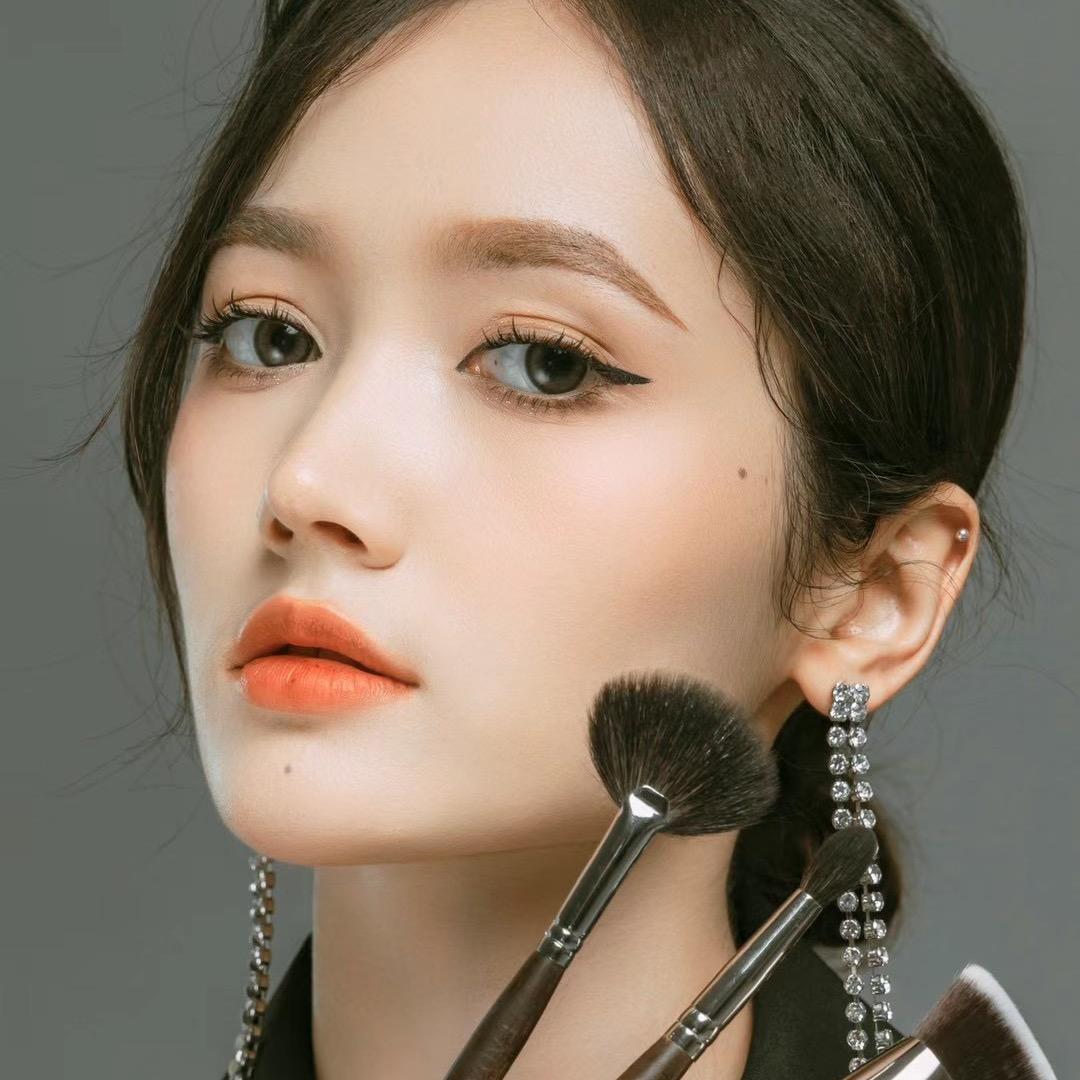 和田市钻石女孩美容美发店