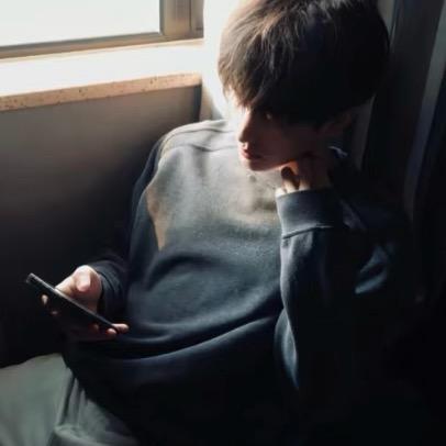 8岁锅盖头小学生