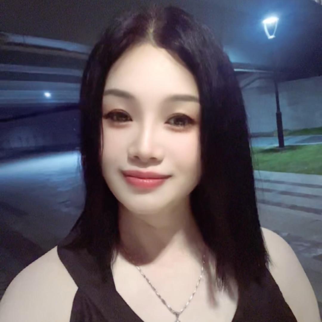 吕薇：