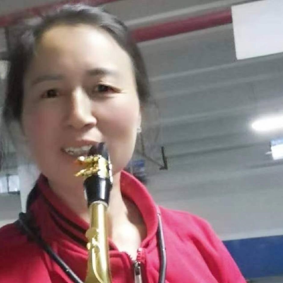 农村英～姐喜欢萨克斯来创业