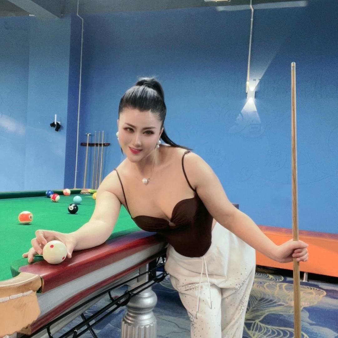 五家球厅老板娘
