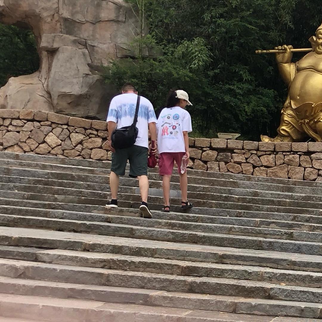 @丽