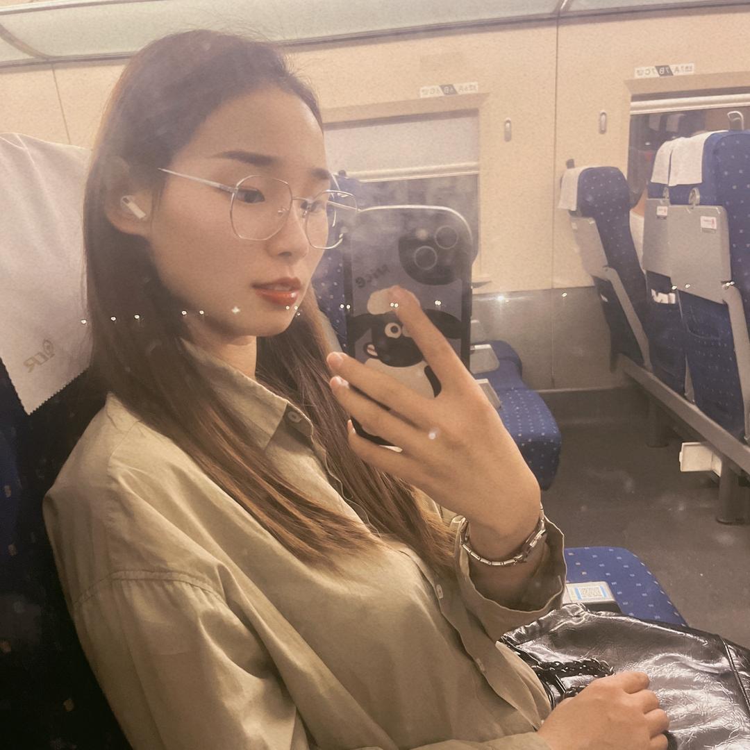 亿讯之小雪在卖手机🍓