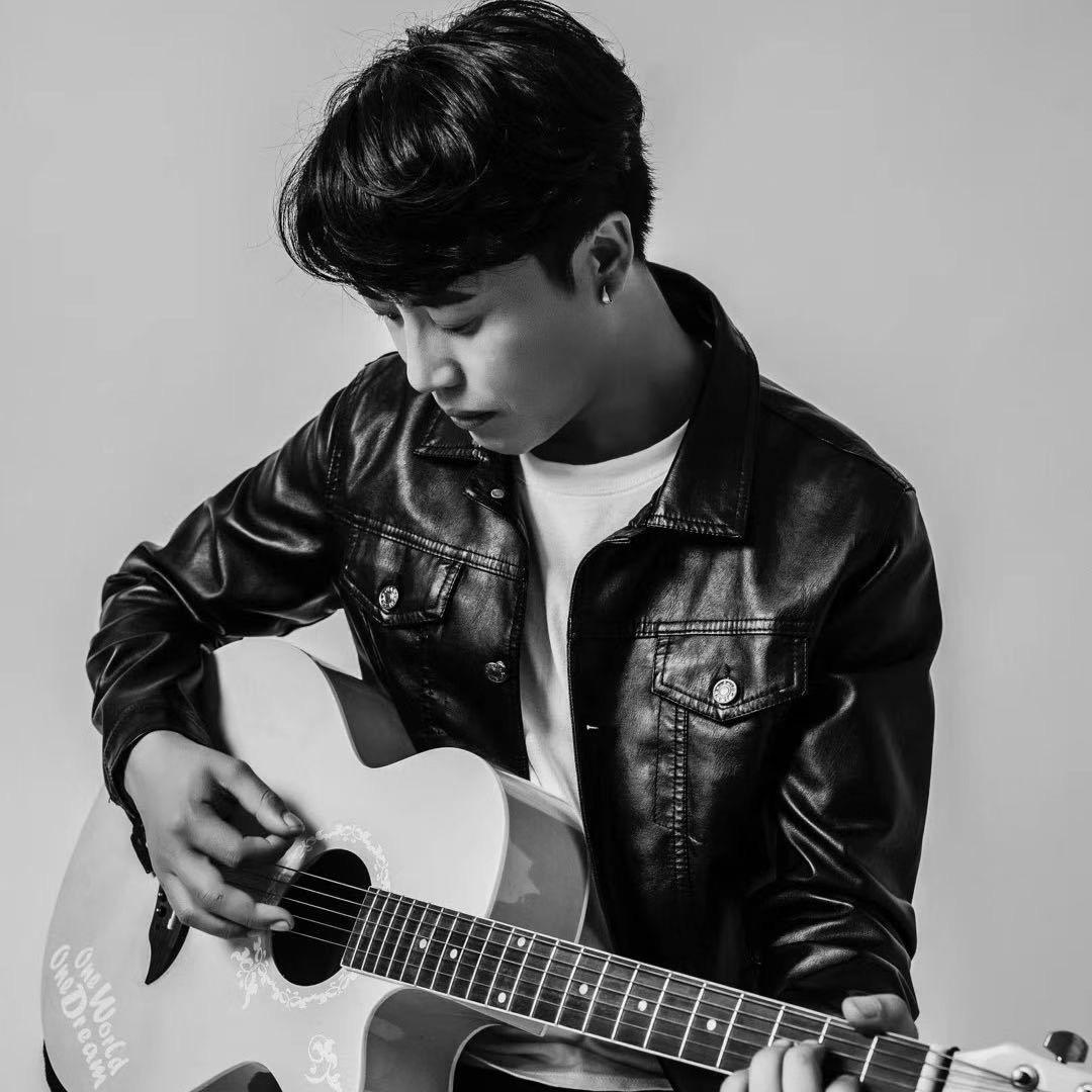 彝族自由歌者阿嘉