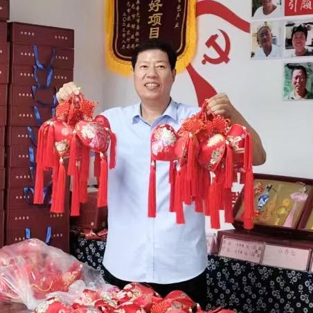 香包村书记