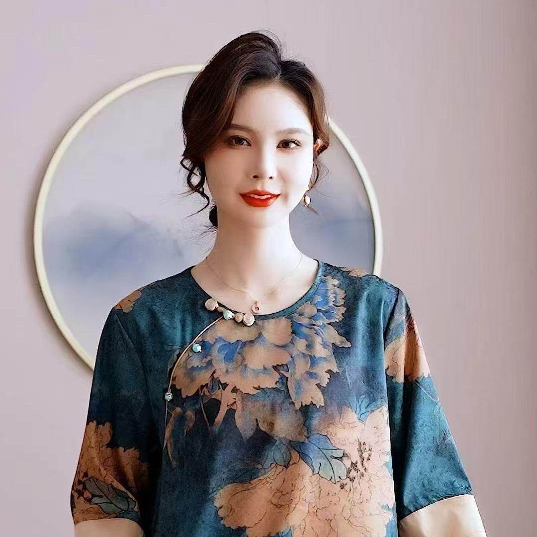 恩雅丝绸妈妈装