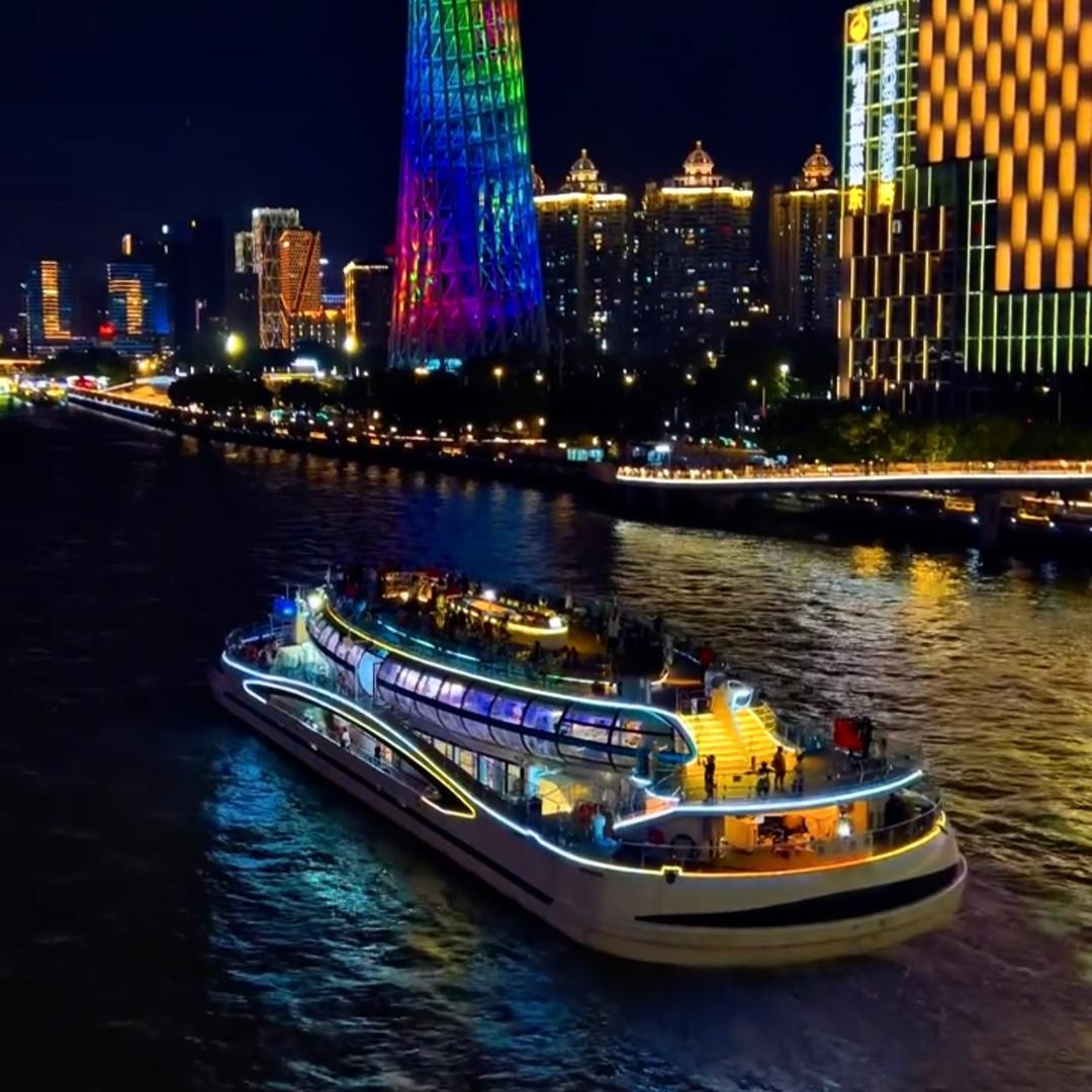 珠江夜游小蛮腰