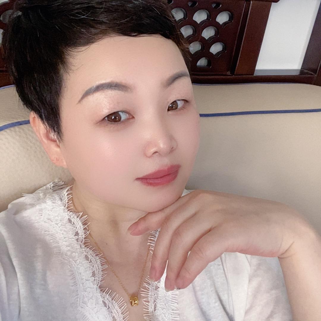 短发小姐姐💕