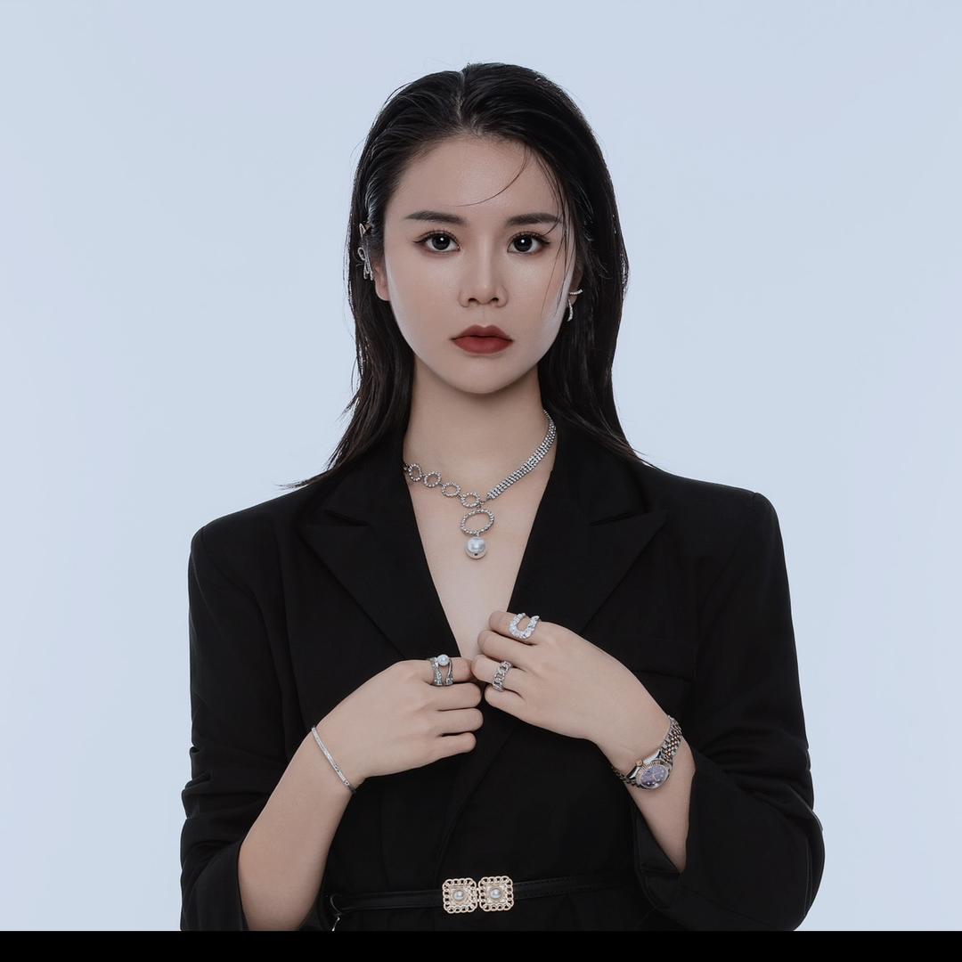 新美业筱玲