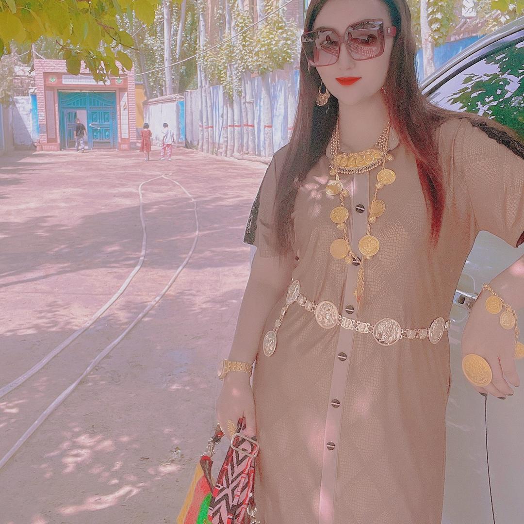 迪丽富扎服装店