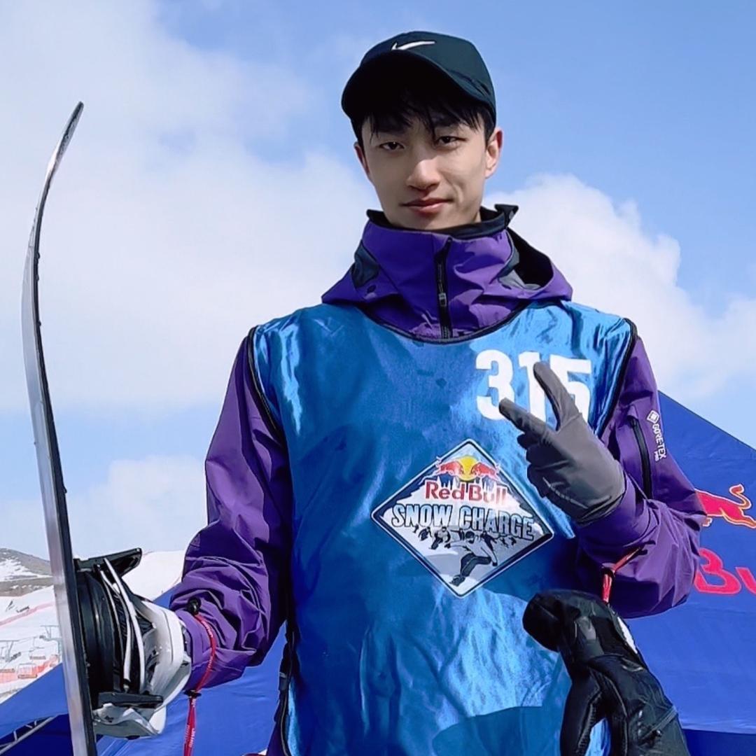 熬夜滑雪的小叶（新疆约课）