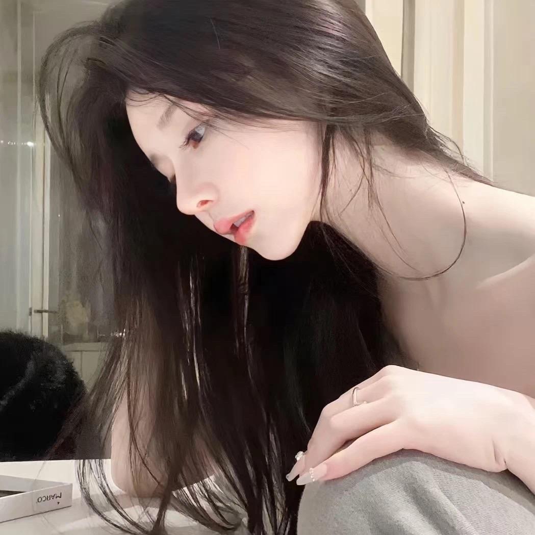 小依.