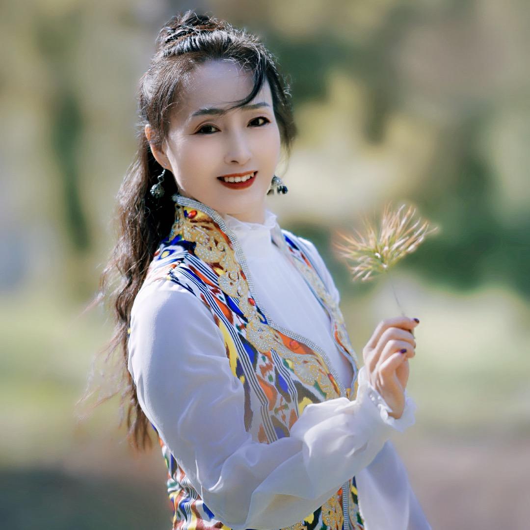 芳芳新疆民族舞