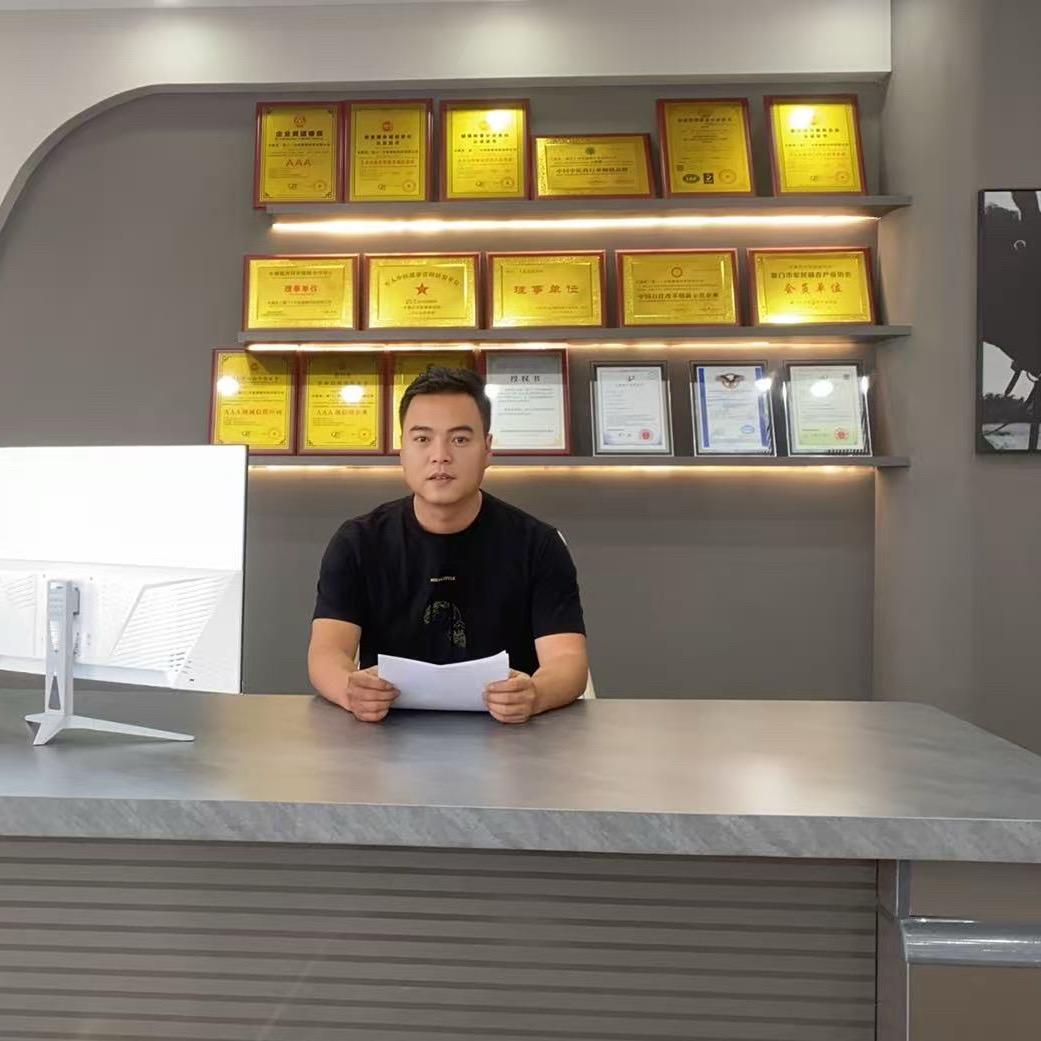 （林育生 ）。💈歌优美发用品批发