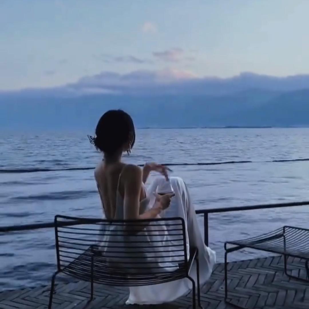 云边有只小蜉蝣