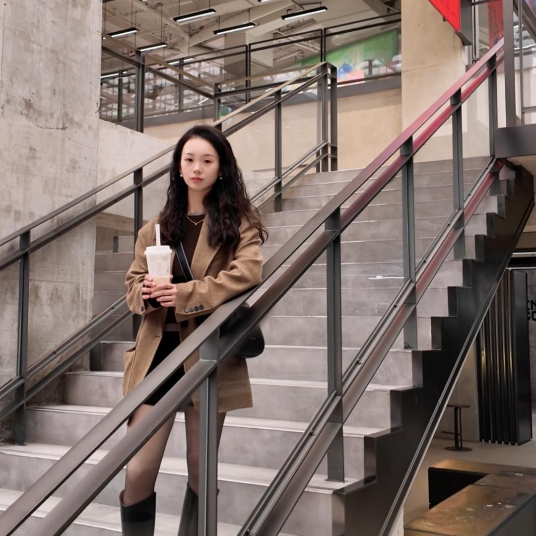 秋秋爱贴假睫毛