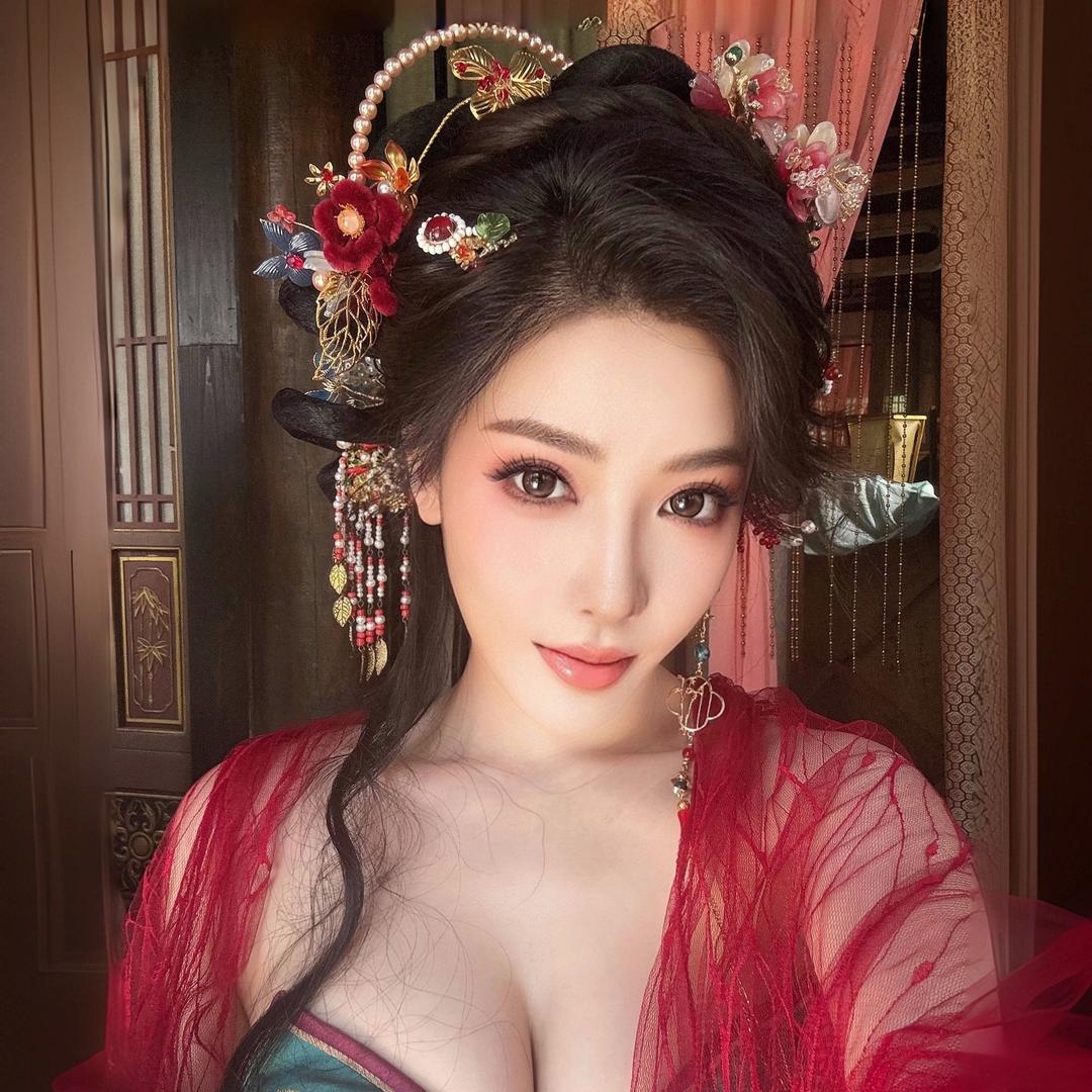 演员瑞娜