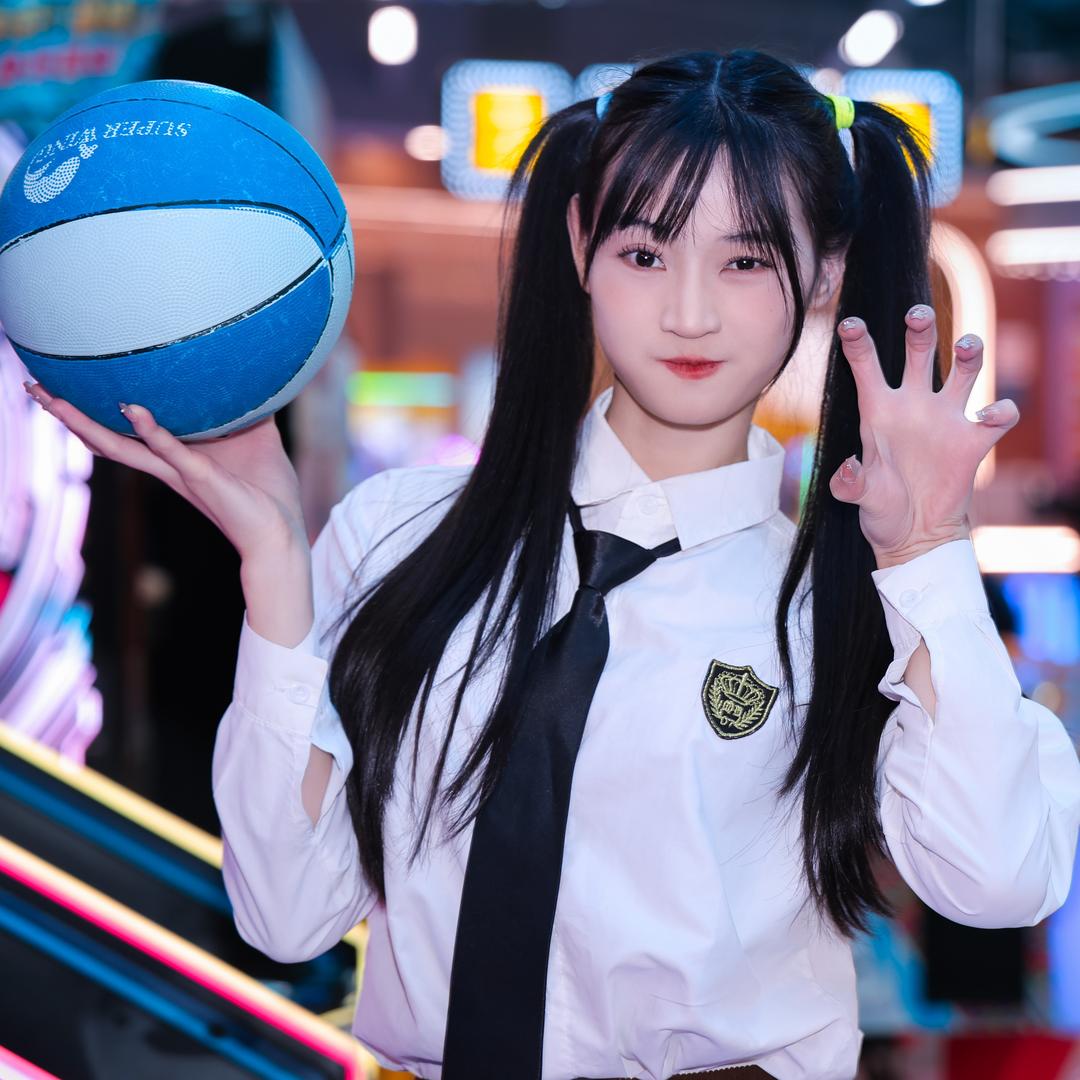 鹿霓思luneth