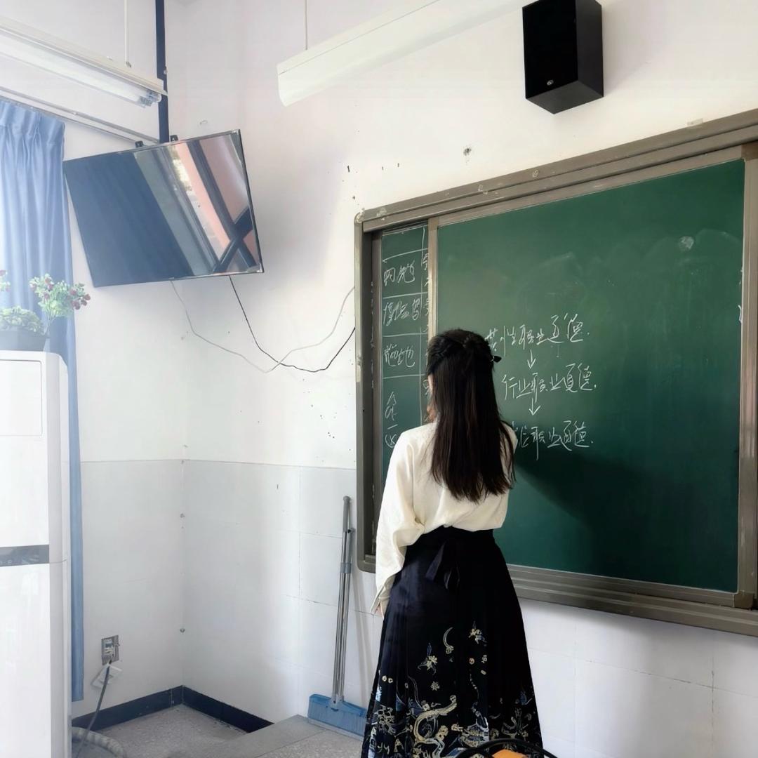 北碚职教中心学校周老师