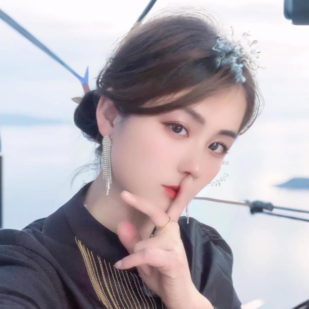 小花花（  兔牙妹）