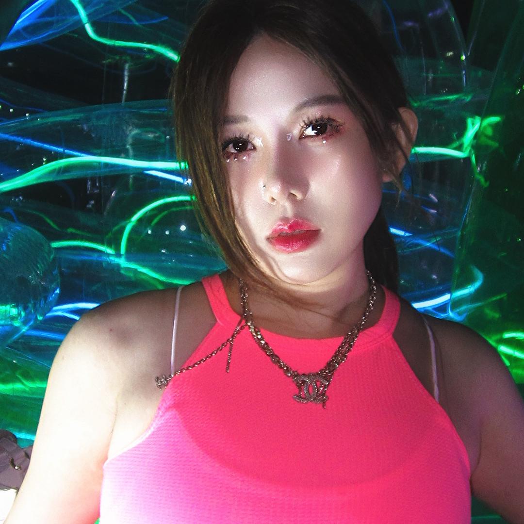 穿校服的饶舌歌手牛牛